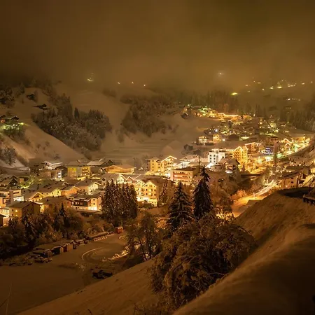 Neues Luxeriös Eingerichtetes Bock See