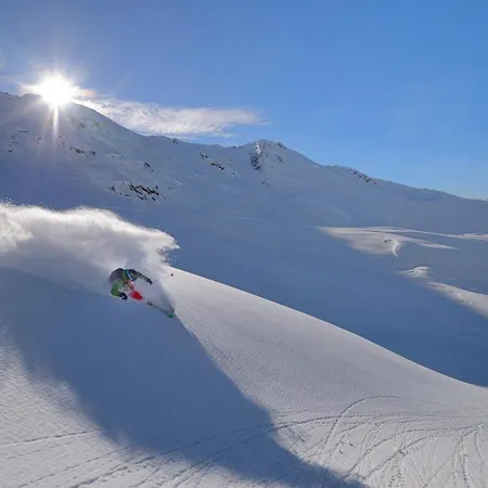 Neues Luxerioes Eingerichtetes Bock