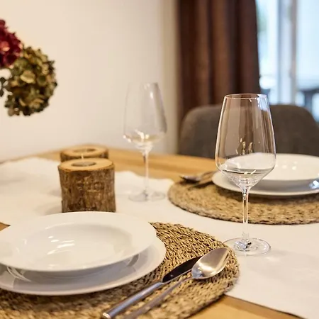 Neues Luxerioes Eingerichtetes Bock * See