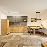 Neues Luxerioes Eingerichtetes Bock See